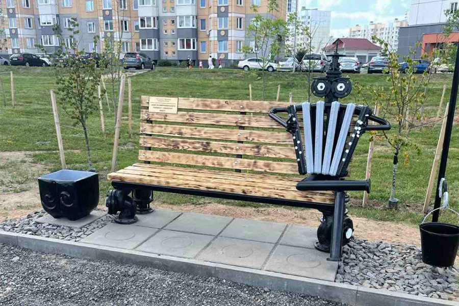 Участие ОАО «Белвторресурсы» в районном смотр-конкурсе «Лучшая скамейка - 2022»